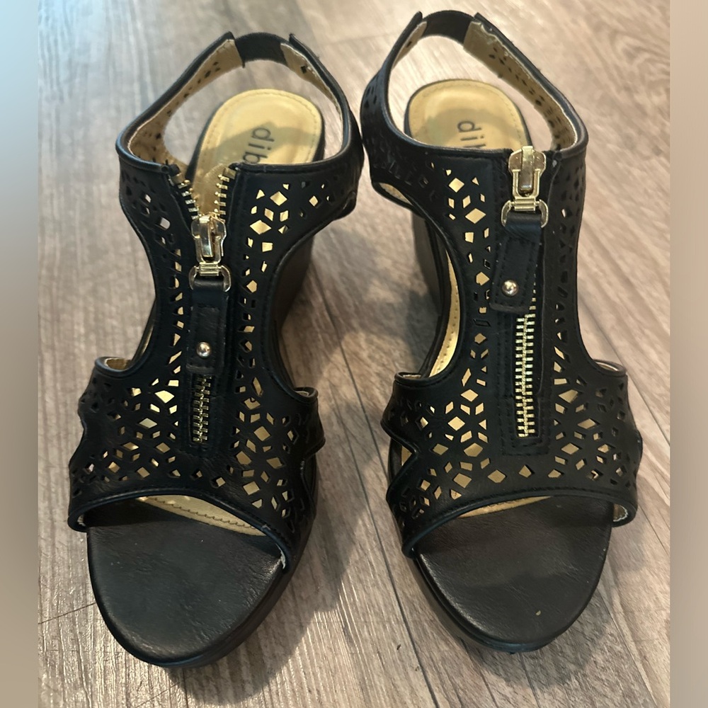 Diba Wedges - NWOT